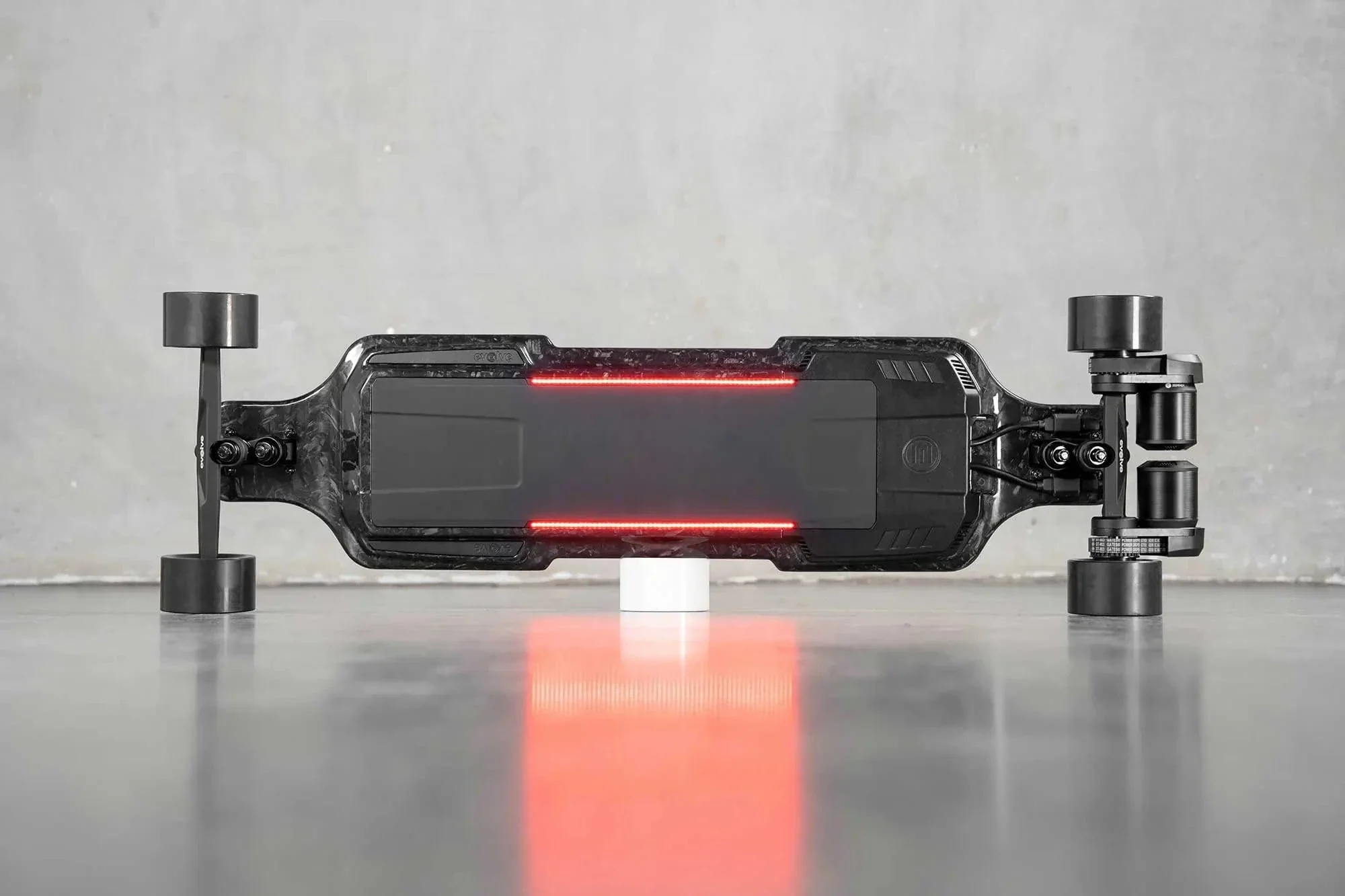 Evolve "Diablo" Carbon Street Electric Skateboard - Image 6